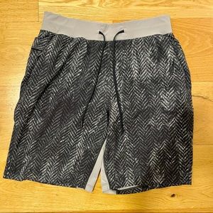 Lululemon mens T.H.E. Short 9” with liner